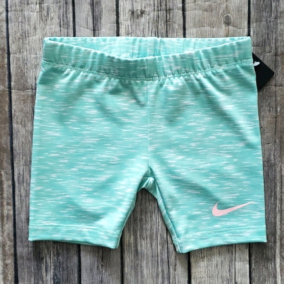 **Size 24M Only**Nike Little Girls Heart Logo Graphic Bike Short Set - Picture 10 of 13